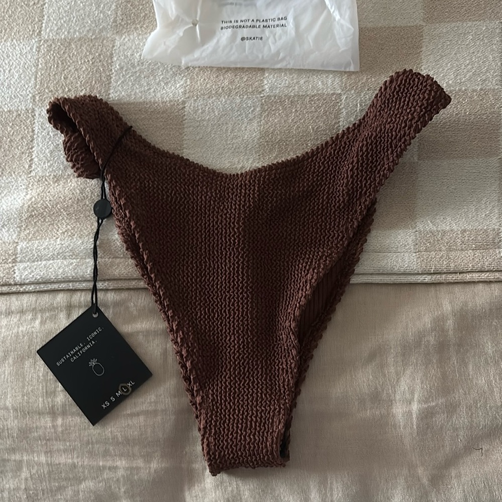 Skatie Suzanne Bottoms in Mocha